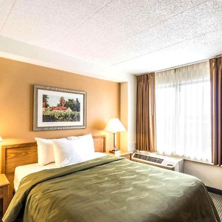 Quality Inn & Suites Милуоки Екстериор снимка