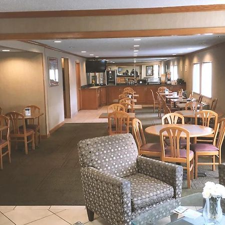 Quality Inn & Suites Милуоки Екстериор снимка