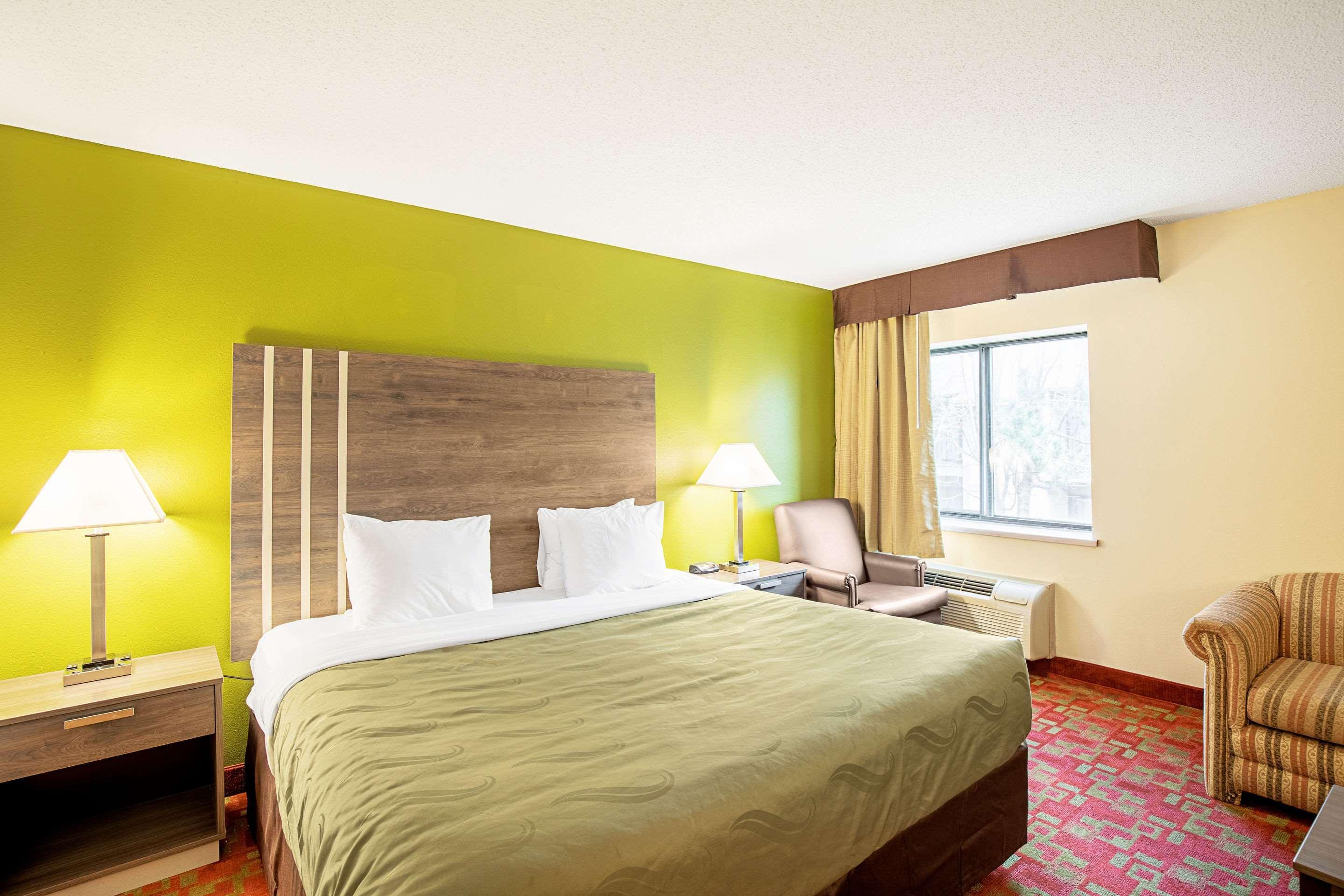 Quality Inn & Suites Милуоки Екстериор снимка