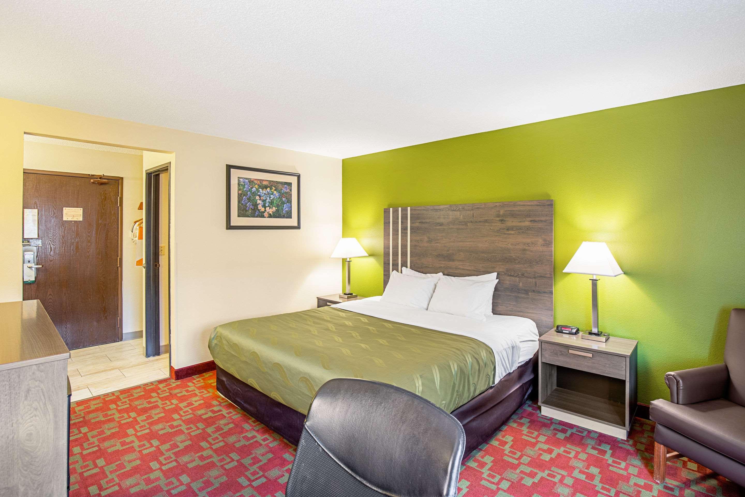 Quality Inn & Suites Милуоки Екстериор снимка