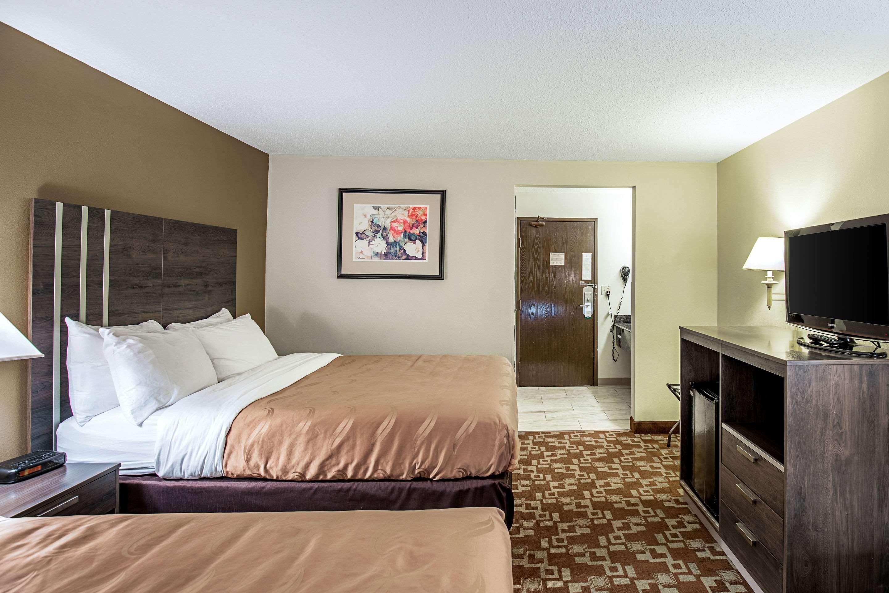 Quality Inn & Suites Милуоки Екстериор снимка