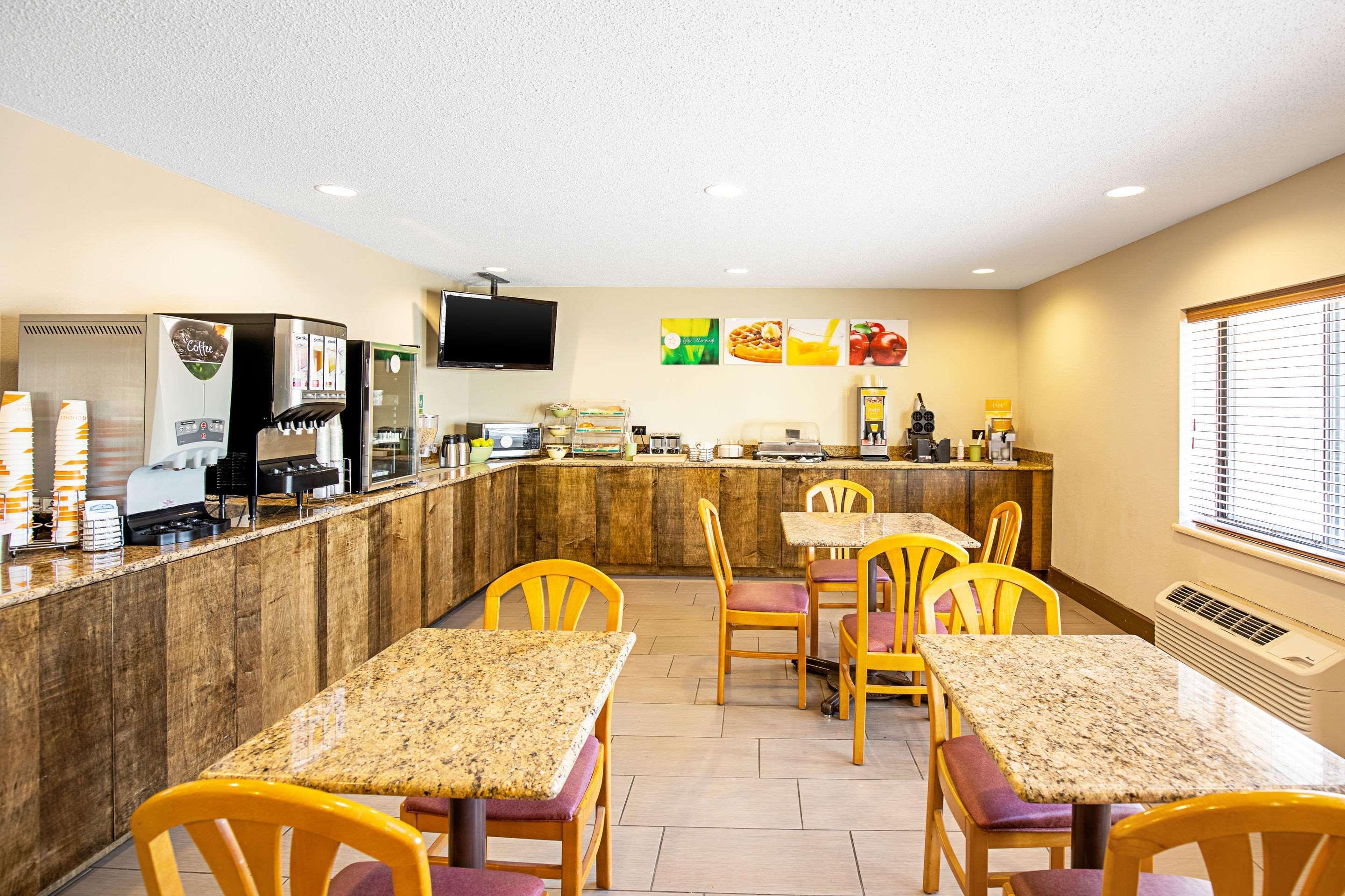 Quality Inn & Suites Милуоки Екстериор снимка