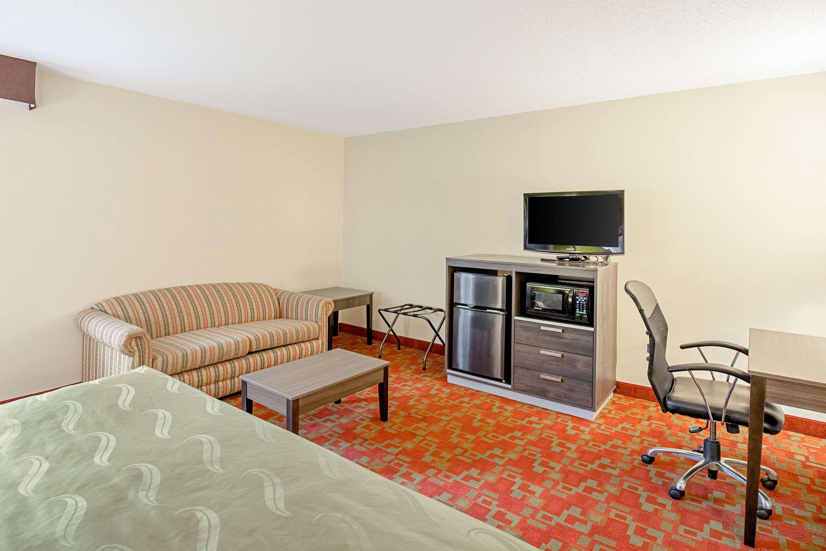 Quality Inn & Suites Милуоки Екстериор снимка