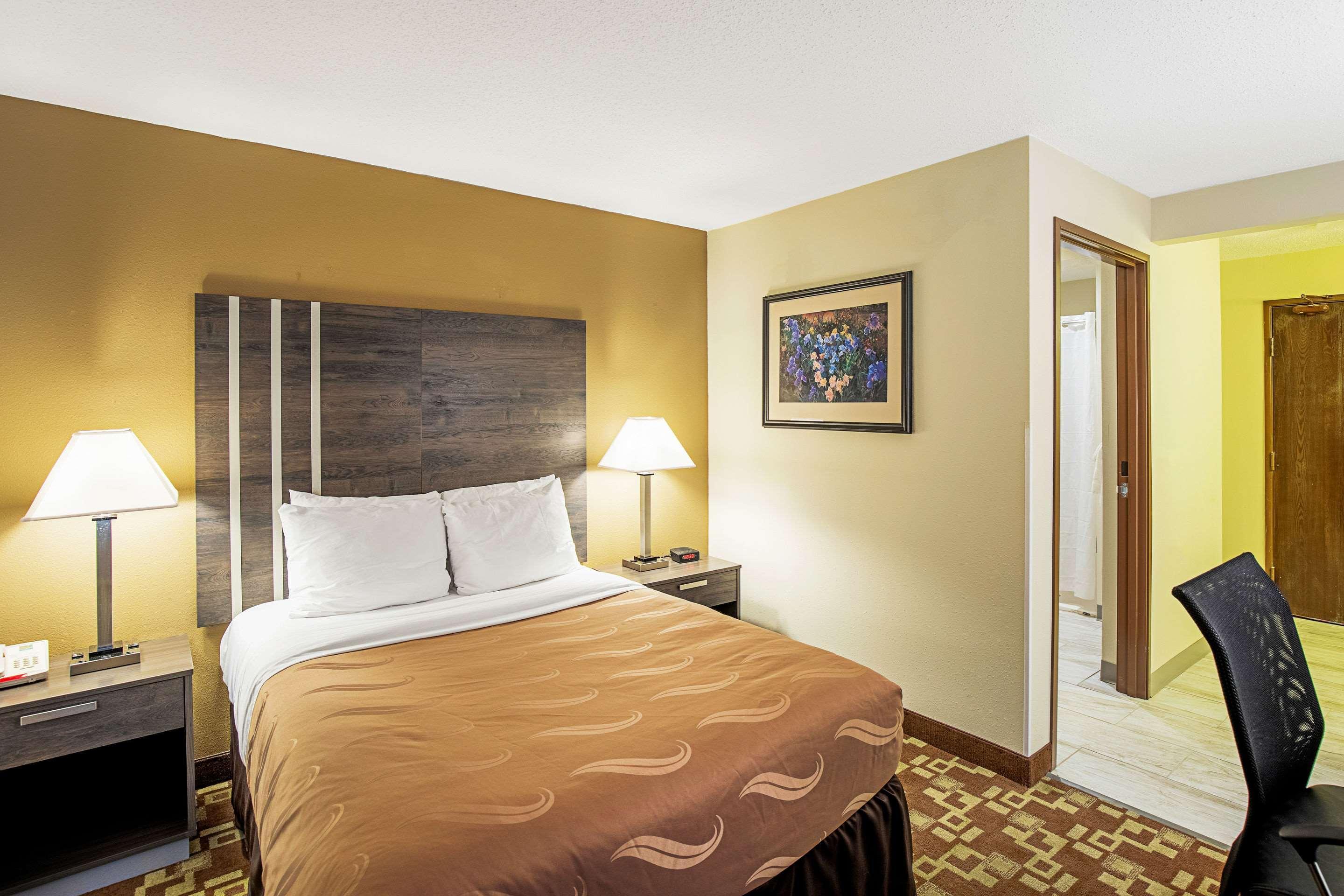 Quality Inn & Suites Милуоки Екстериор снимка