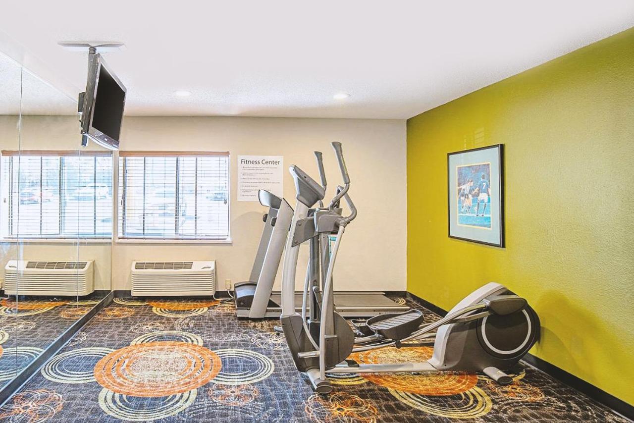 Quality Inn & Suites Милуоки Екстериор снимка