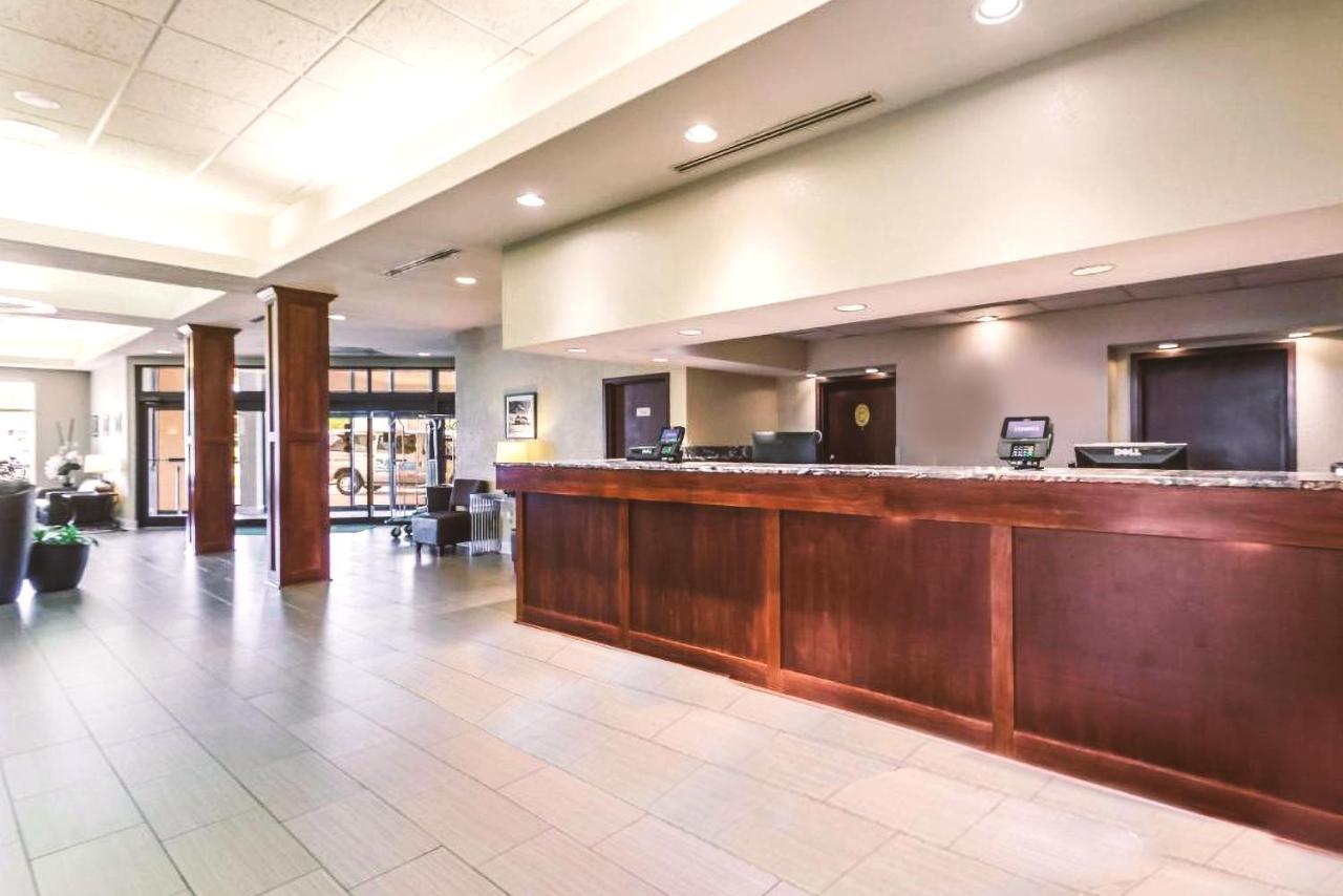 Quality Inn & Suites Милуоки Екстериор снимка