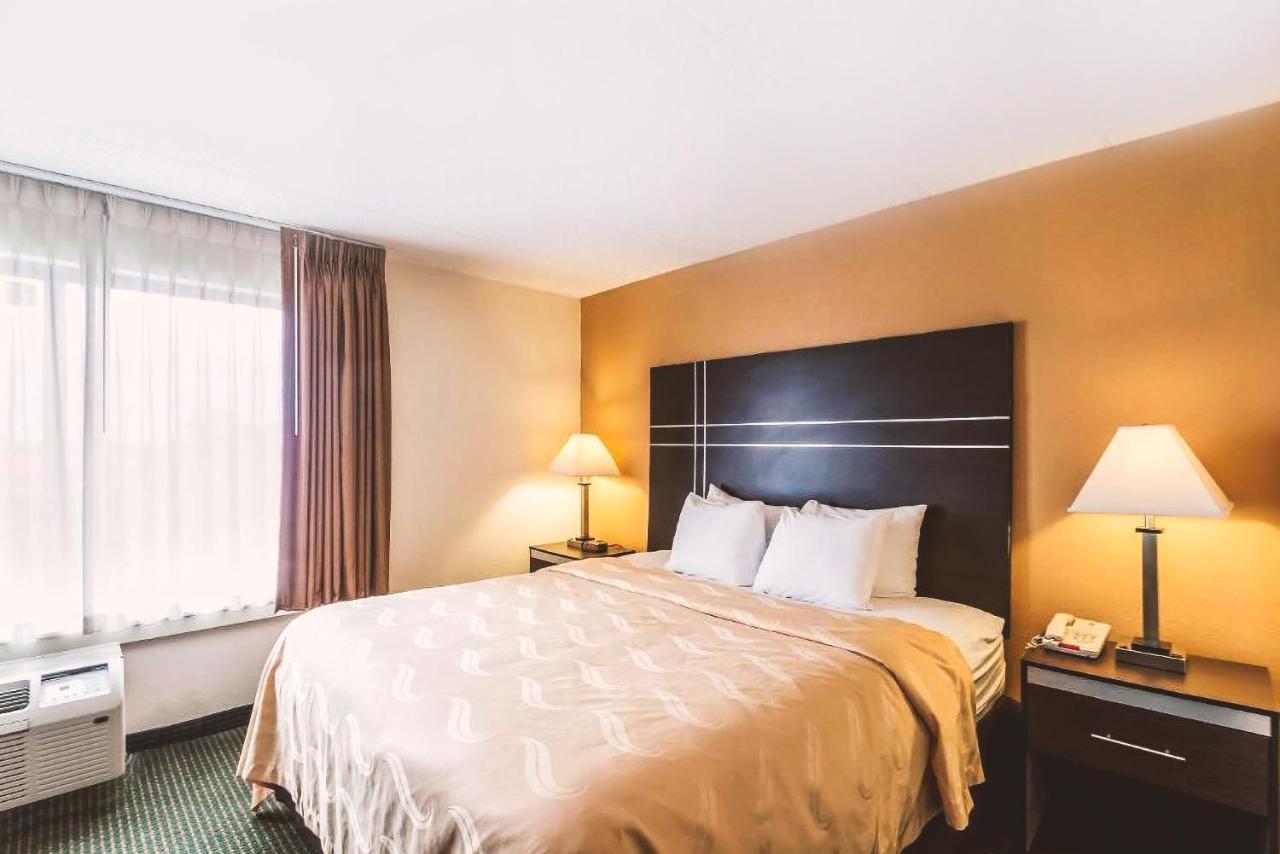 Quality Inn & Suites Милуоки Екстериор снимка