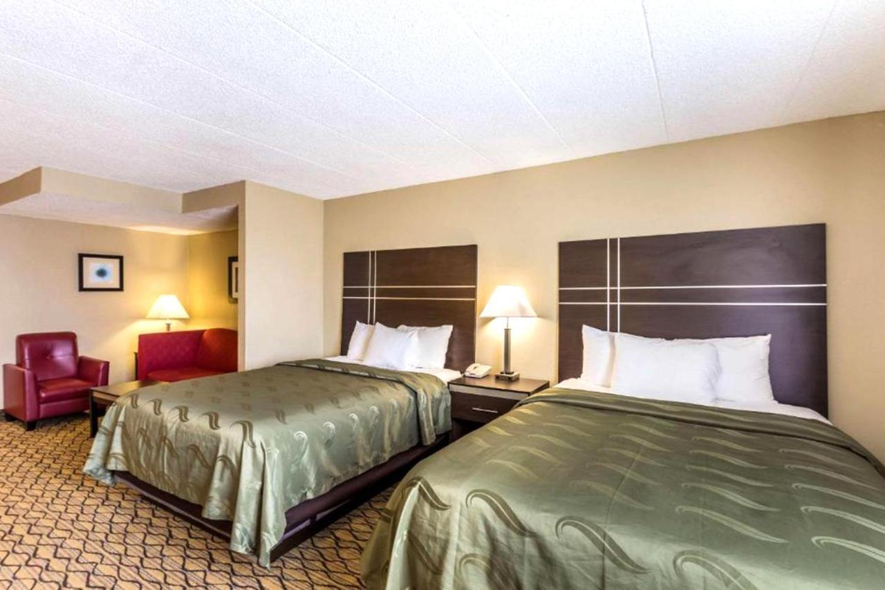 Quality Inn & Suites Милуоки Екстериор снимка
