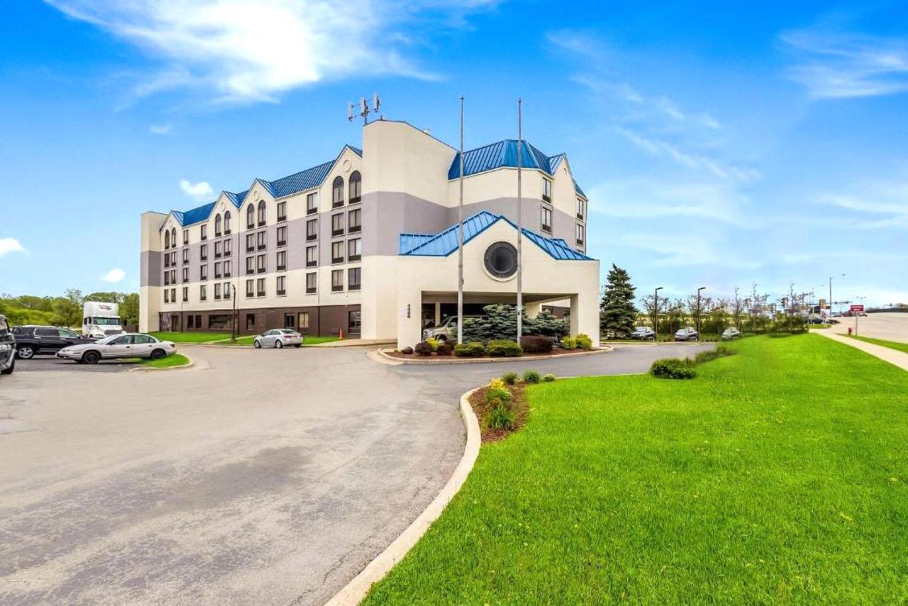 Quality Inn & Suites Милуоки Екстериор снимка