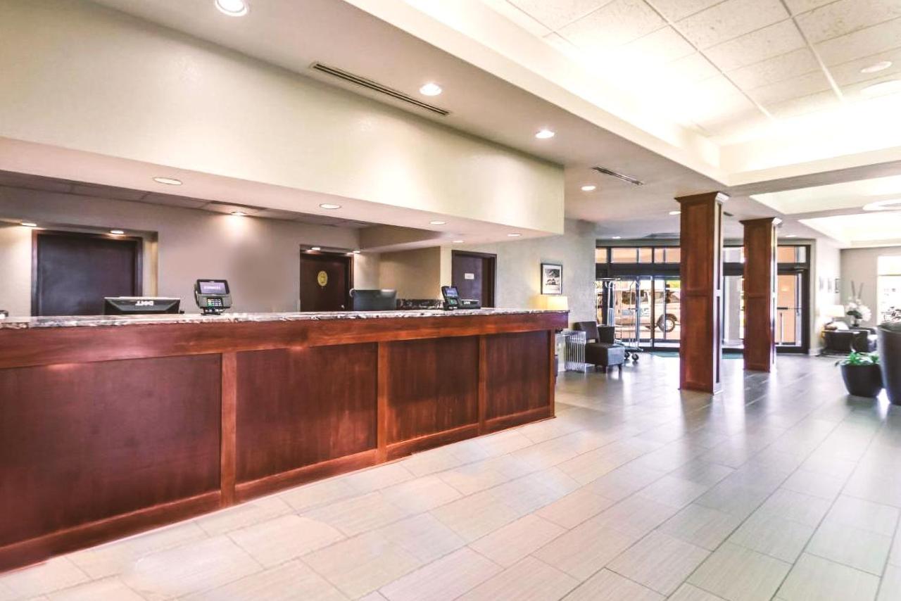 Quality Inn & Suites Милуоки Екстериор снимка