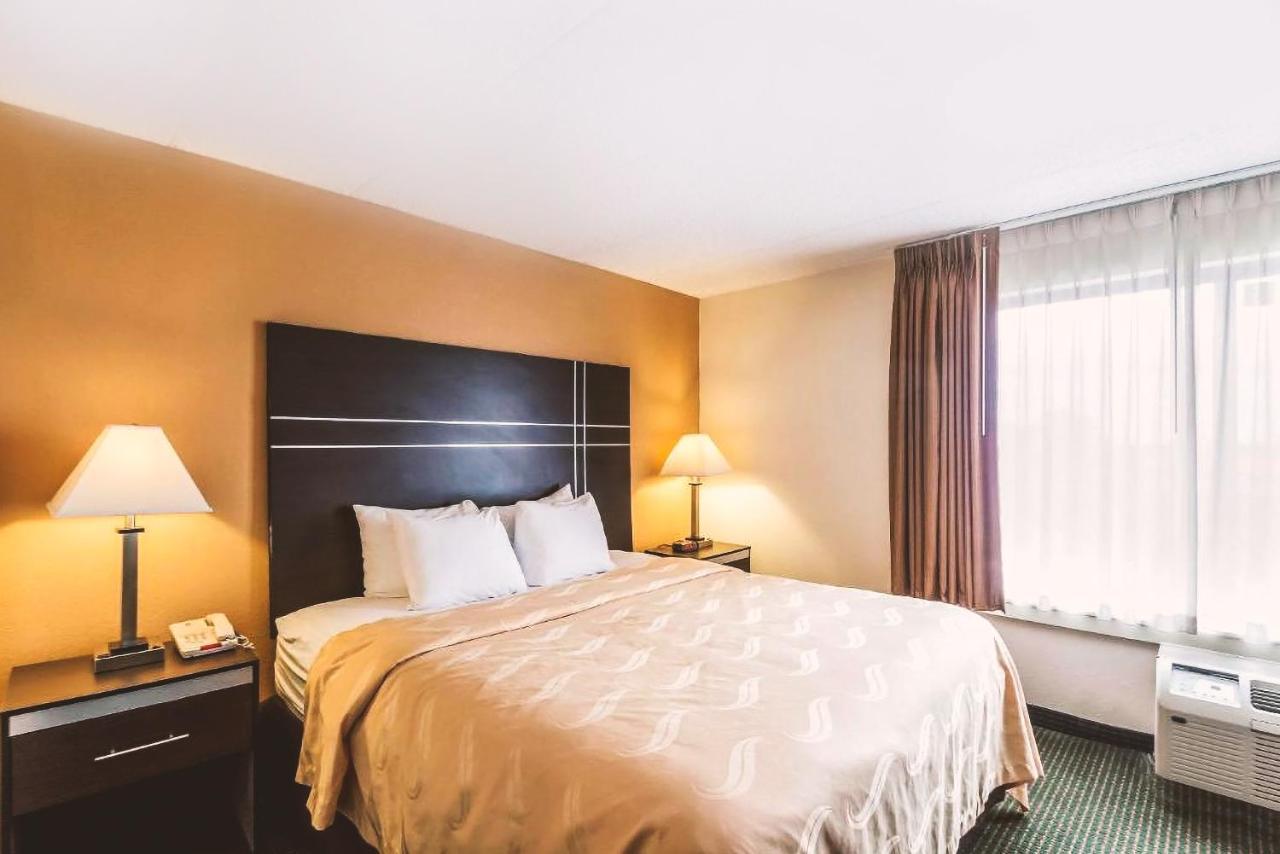 Quality Inn & Suites Милуоки Екстериор снимка