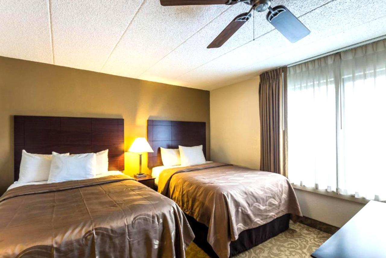 Quality Inn & Suites Милуоки Екстериор снимка