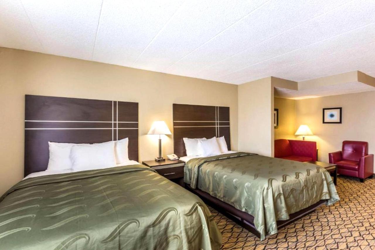 Quality Inn & Suites Милуоки Екстериор снимка