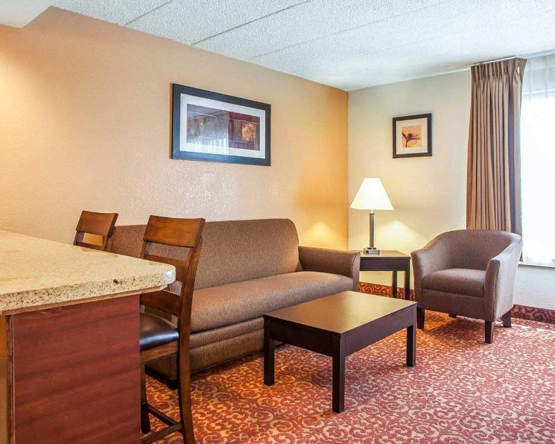 Quality Inn & Suites Милуоки Екстериор снимка
