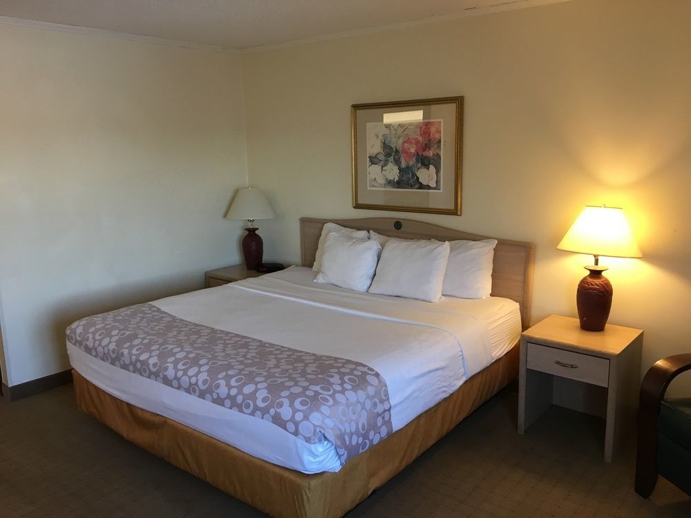 Quality Inn & Suites Милуоки Екстериор снимка