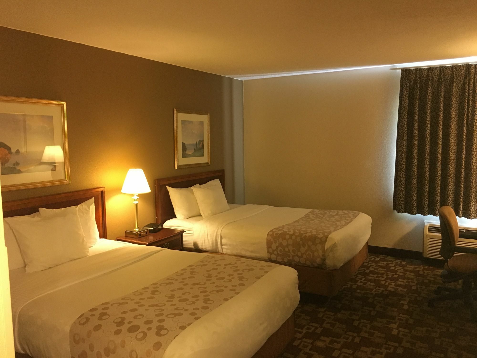 Quality Inn & Suites Милуоки Екстериор снимка