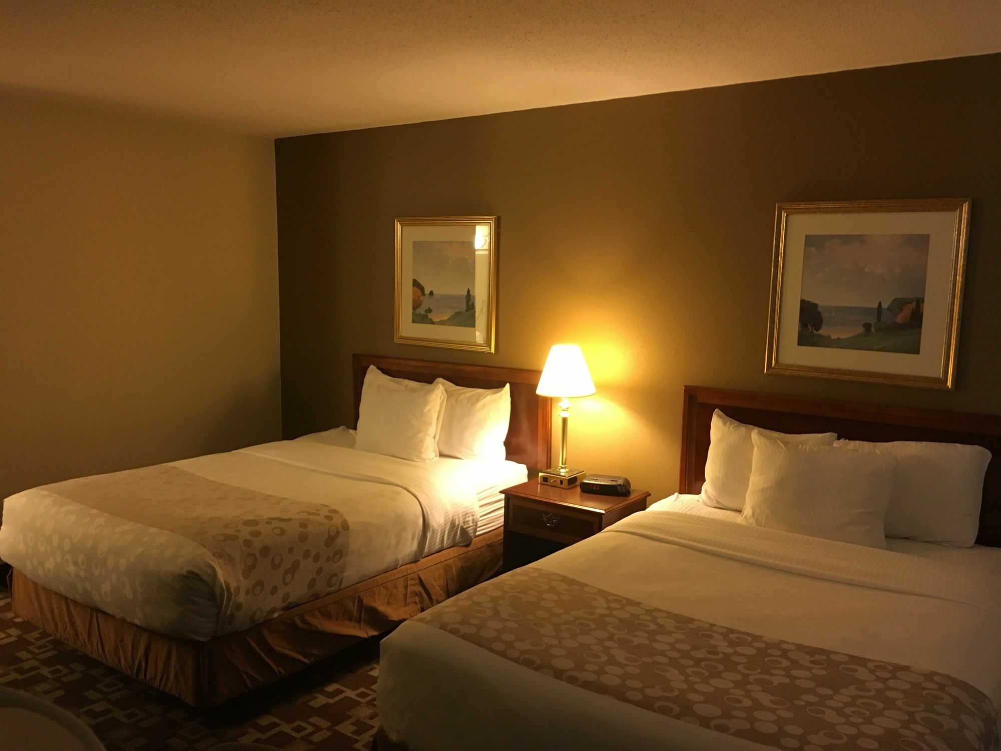 Quality Inn & Suites Милуоки Екстериор снимка