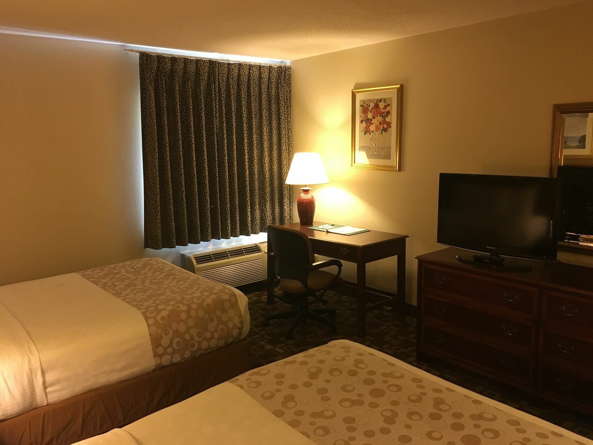 Quality Inn & Suites Милуоки Екстериор снимка
