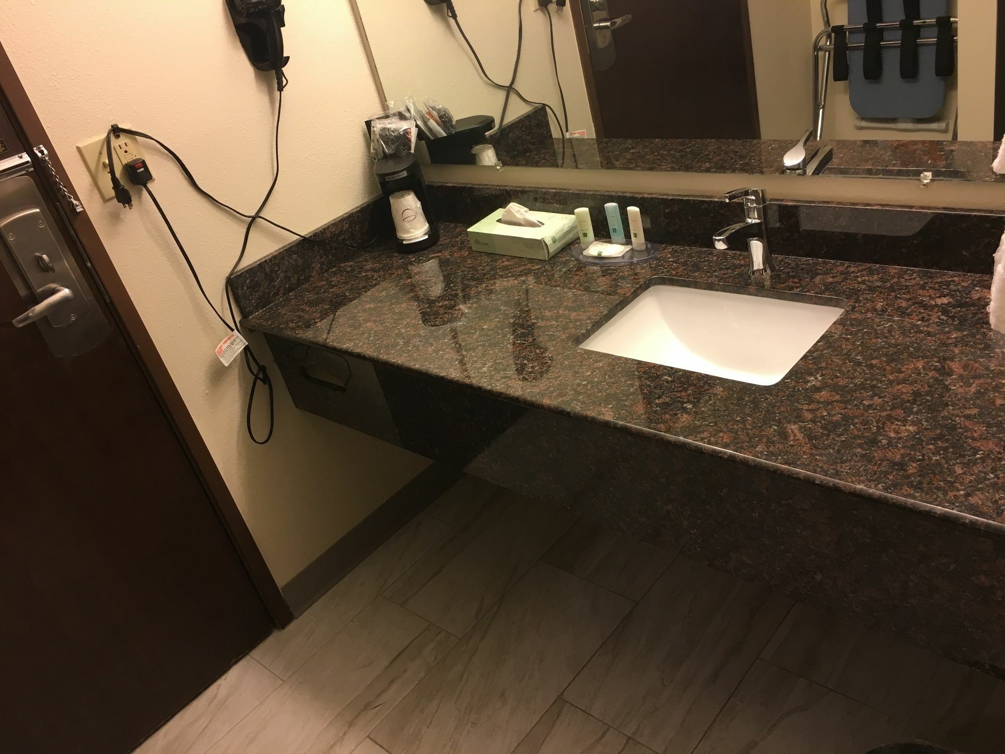 Quality Inn & Suites Милуоки Екстериор снимка